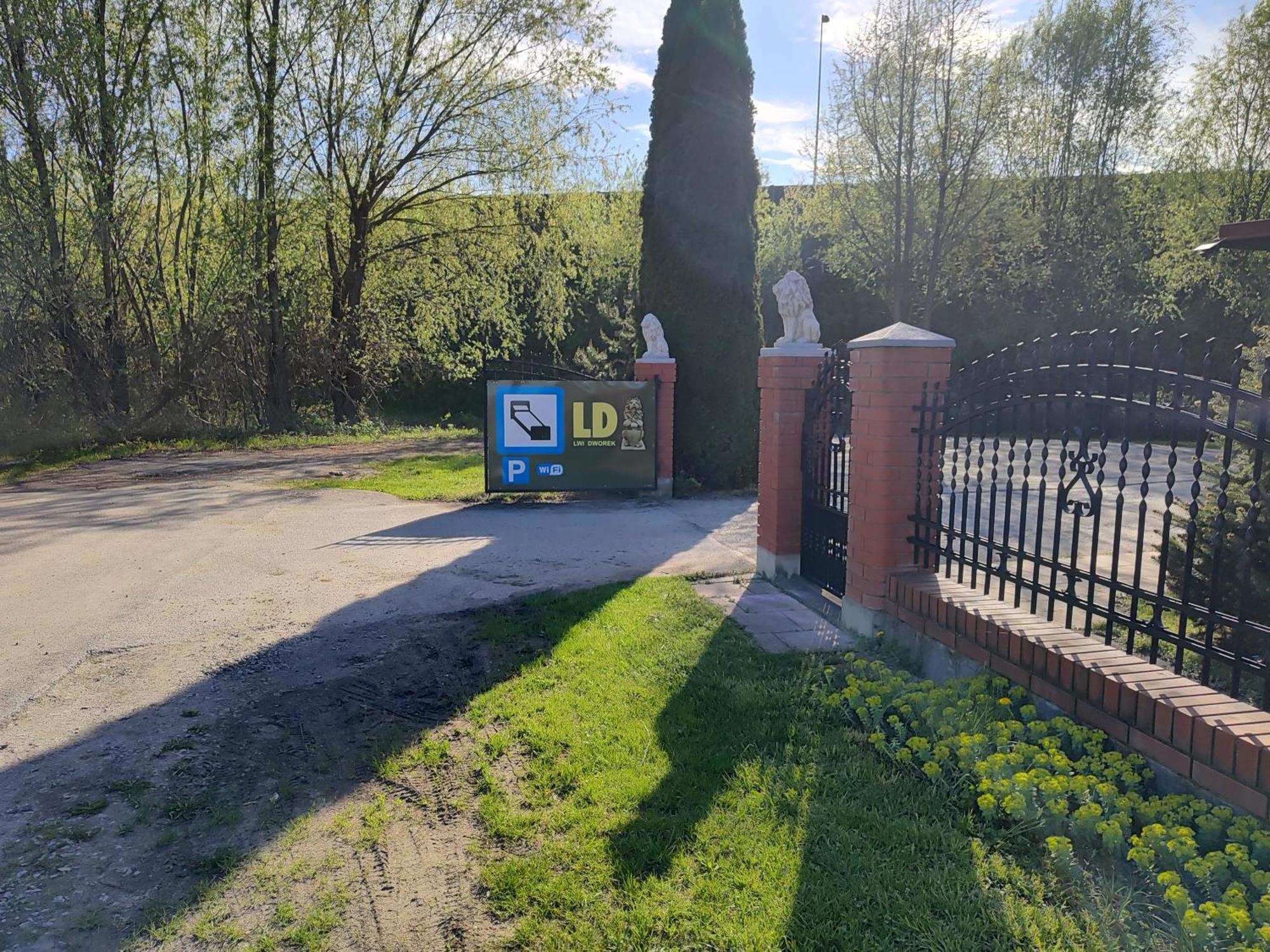 Lwi Dworek Ld Acomodação com café da manhã Jarosław Exterior foto